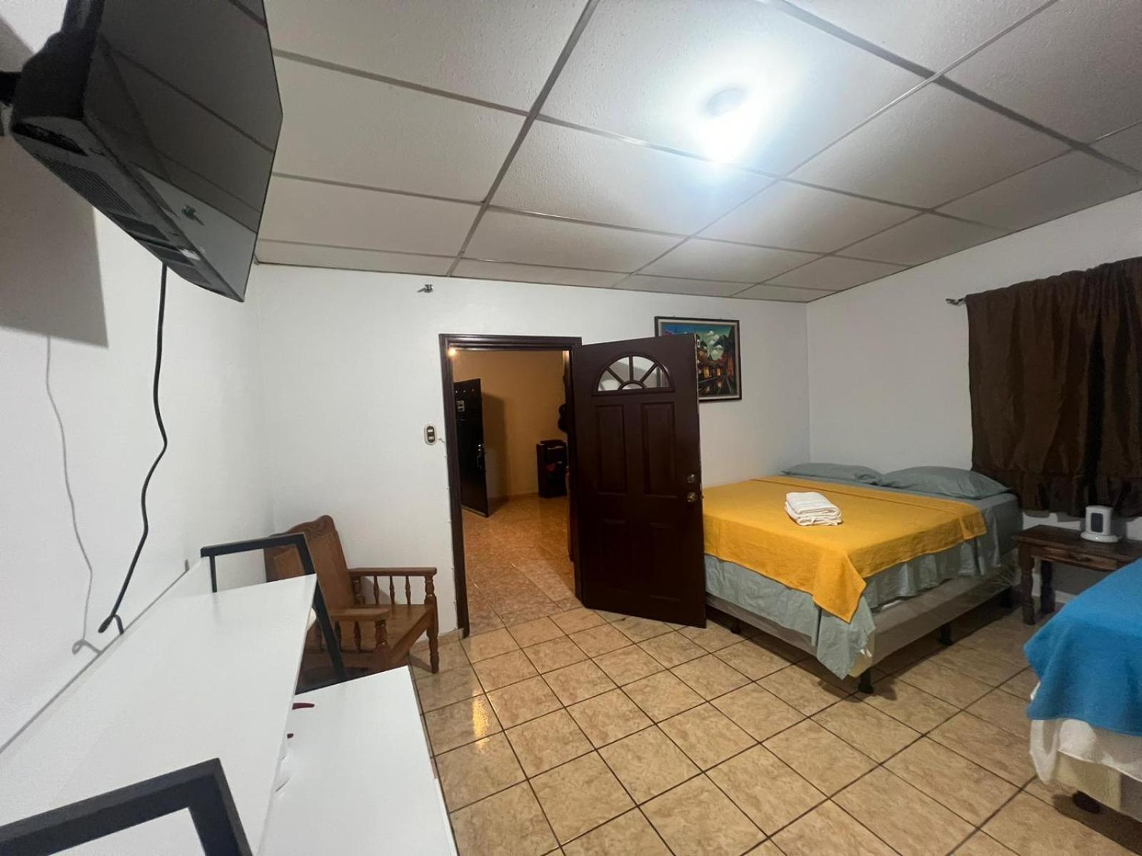 Nanda Parbat Hostal San Rafael Cedros Exterior photo